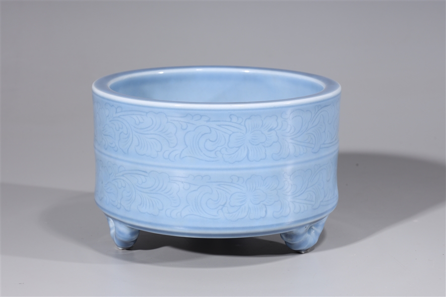 Appraisal: Blue Chinese porcelain basin with floral design with six-character Qianlong