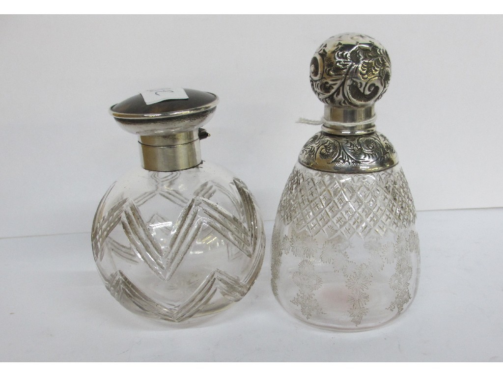 Appraisal: A lot comprising a silver and tortoiseshell topped scent bottle