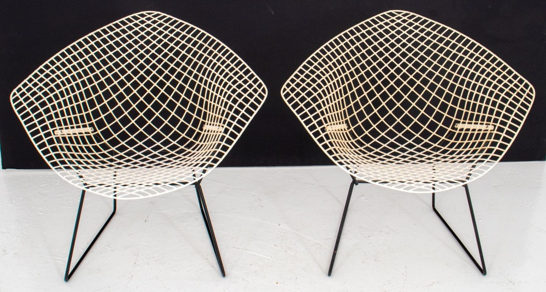 Appraisal: HARRY BERTOIA KNOLL MID-CENTURY DIAMOND CHAIRS PR Pair of mid-century