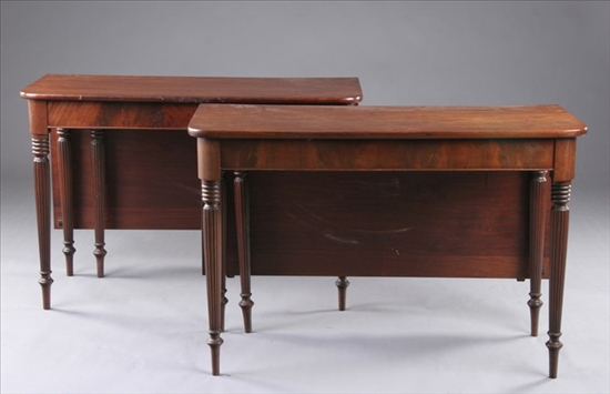 Appraisal: AMERICAN FEDERAL MAHOGANY DINING TABLE Early th century in two