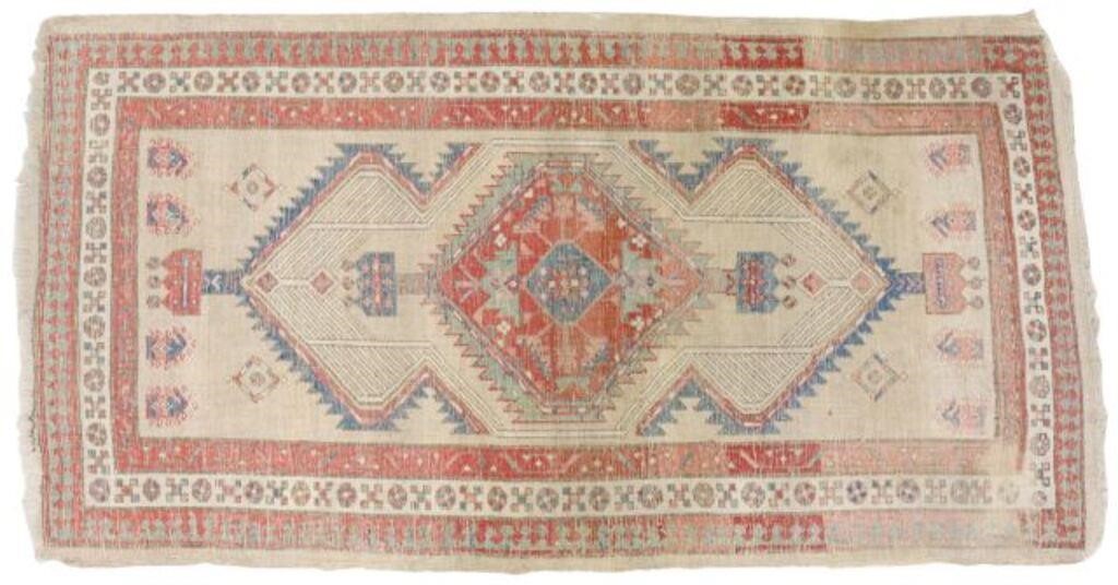 Appraisal: Hand-tied Persian Serab rug approx ' l ' w