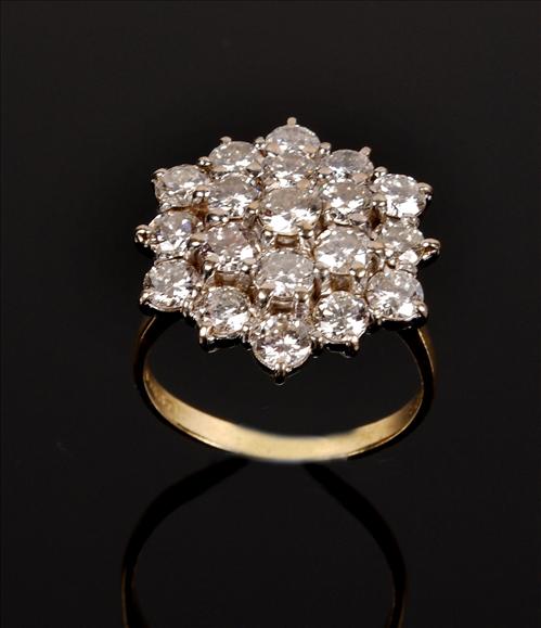 Appraisal: A diamond cluster ring claw set throughout with brilliant cut