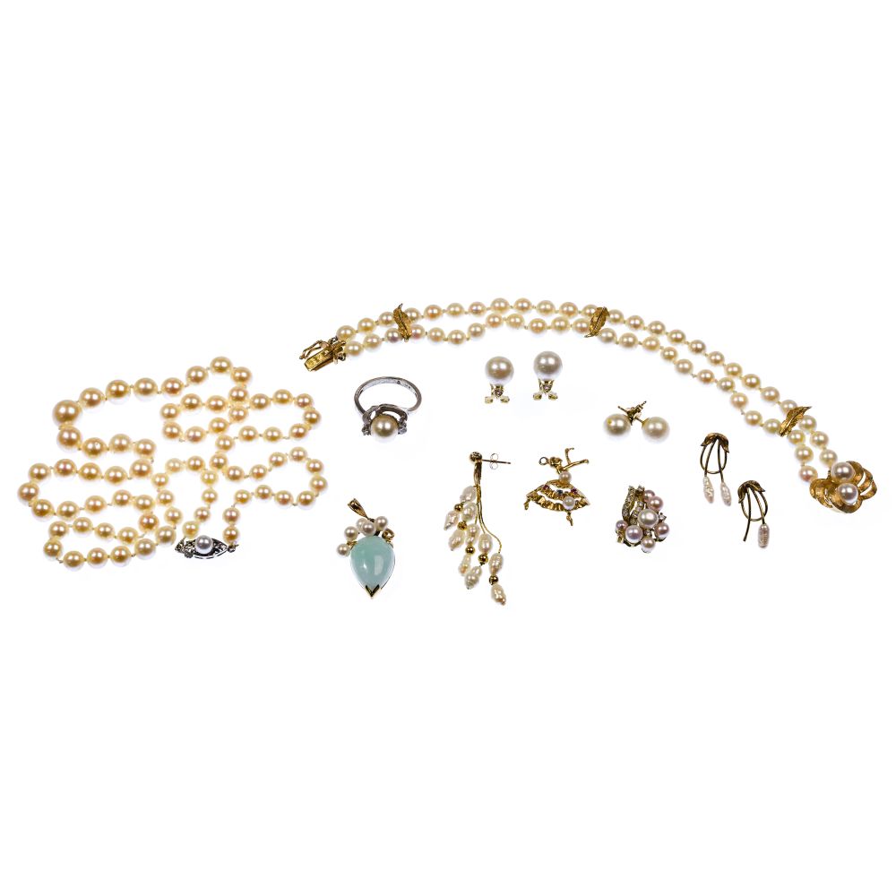 Appraisal: K GOLD AND PEARL JEWELRY ASSORTMENT items including a graduated