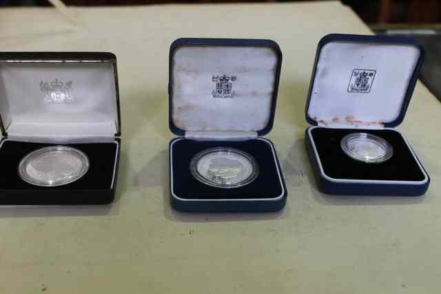 Appraisal: THREE PROOF SILVER COINS New Zealand silver dollar a Commemorative