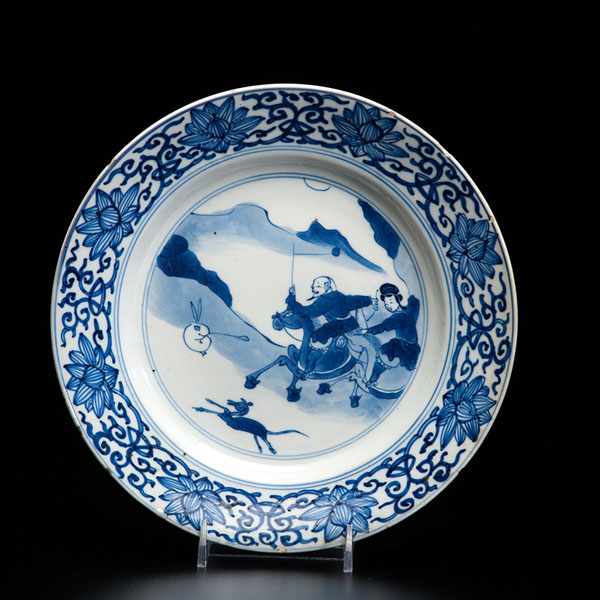 Appraisal: Chinese th century Underglaze blue and white showing image of