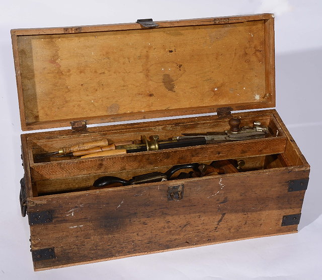 Appraisal: A box of old carpentry tools