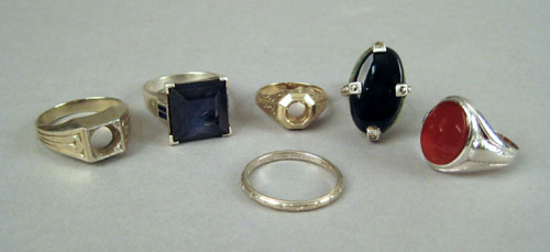 Appraisal: Six gold and sterling rings to include a K white