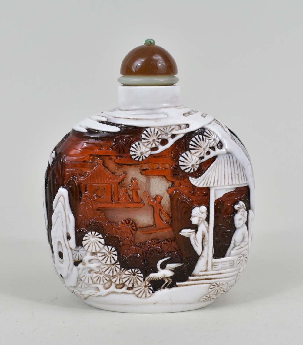 Appraisal: CHINESE TRI-COLOR GLASS MASTER SNUFF BOTTLEThe underside with a five-character