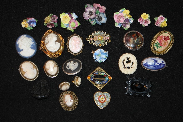 Appraisal: A SMALL COLLECTION OF VARIOUS CAMEO AND OTHER BROOCHES a