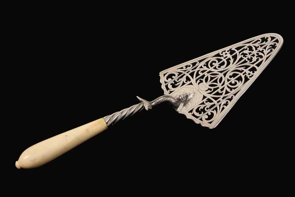 Appraisal: STERLING CAKE SERVER - London Sterling Silver Cake Server by