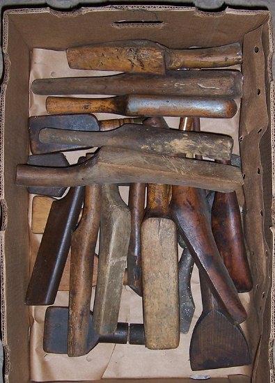 Appraisal: A quantity of plumber's chisels lead pipe beaters etc