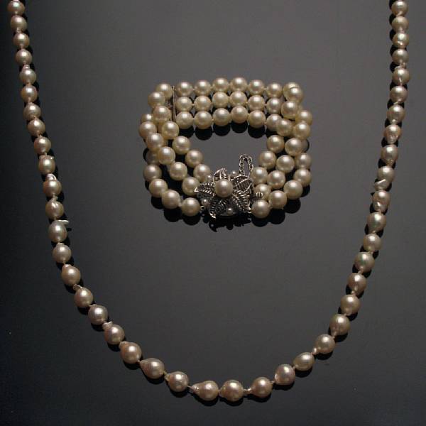 Appraisal: A collection of cultured pearl jewelry featuring a three strand