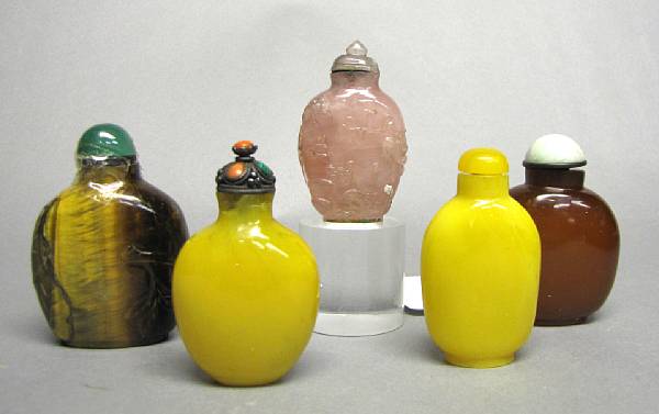 Appraisal: A group of five snuff bottles Including one of tiger