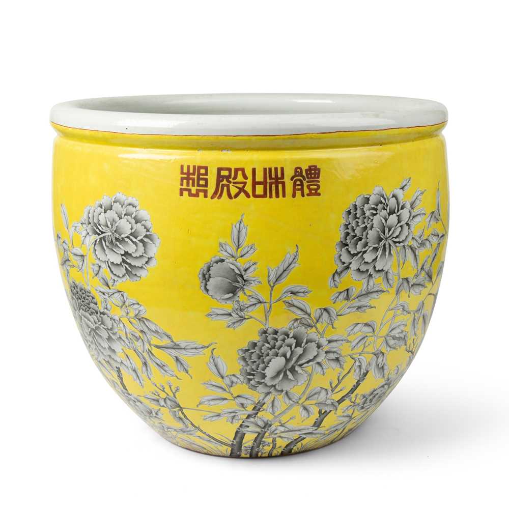 Appraisal: LARGE YELLOW-GROUND GRISAILLE FISH BOWL QING DYNASTY GUANGXU PERIOD sturdily