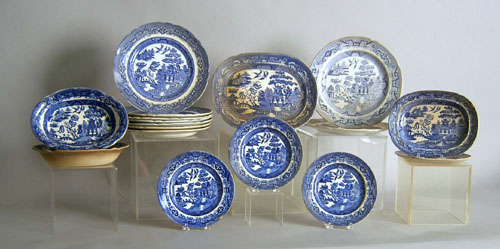 Appraisal: Seventeen pcs of Staffordshire in the Blue Willow pattern