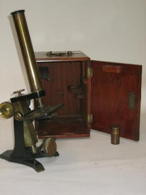 Appraisal: A MONOCULAR MICROSCOPE by M Pillischer London No in brass