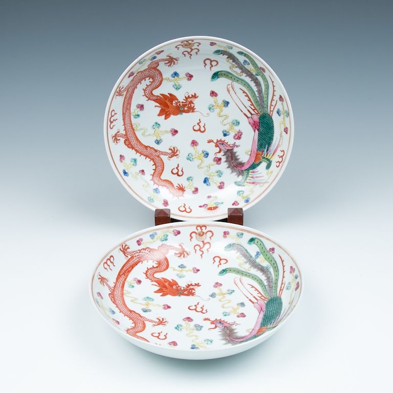 Appraisal: PAIR OF FAMILLE ROSE BOWLS XUANTONG MARK PERIOD The two