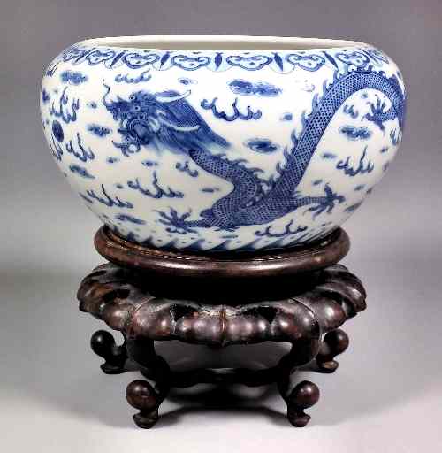 Appraisal: A Chinese porcelain bowl of depressed globular form painted in