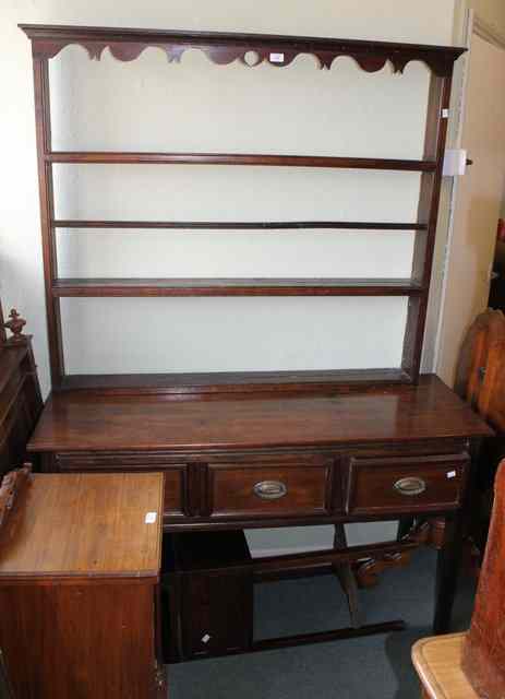 Appraisal: AN OAK DRESSER the lower section fitted with three frieze