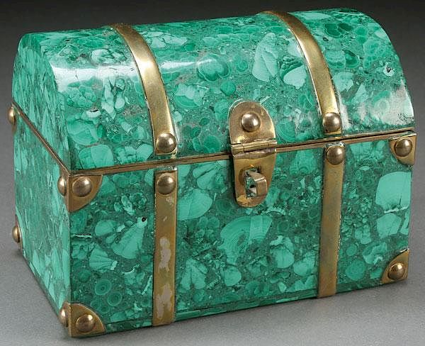 Appraisal: A MALACHITE CASKET POSSIBLY RUSSIAN TH C A MALACHITE CASKET