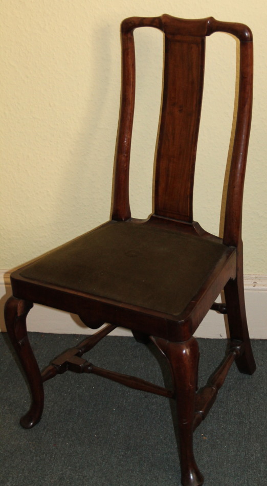 Appraisal: A walnut side chair the splat with feather banding with