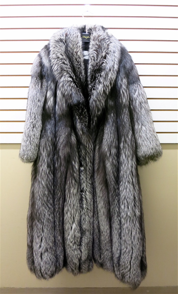 Appraisal: GENTLEMAN'S FULL LENGTH SILVER FOX FUR COAT with three button