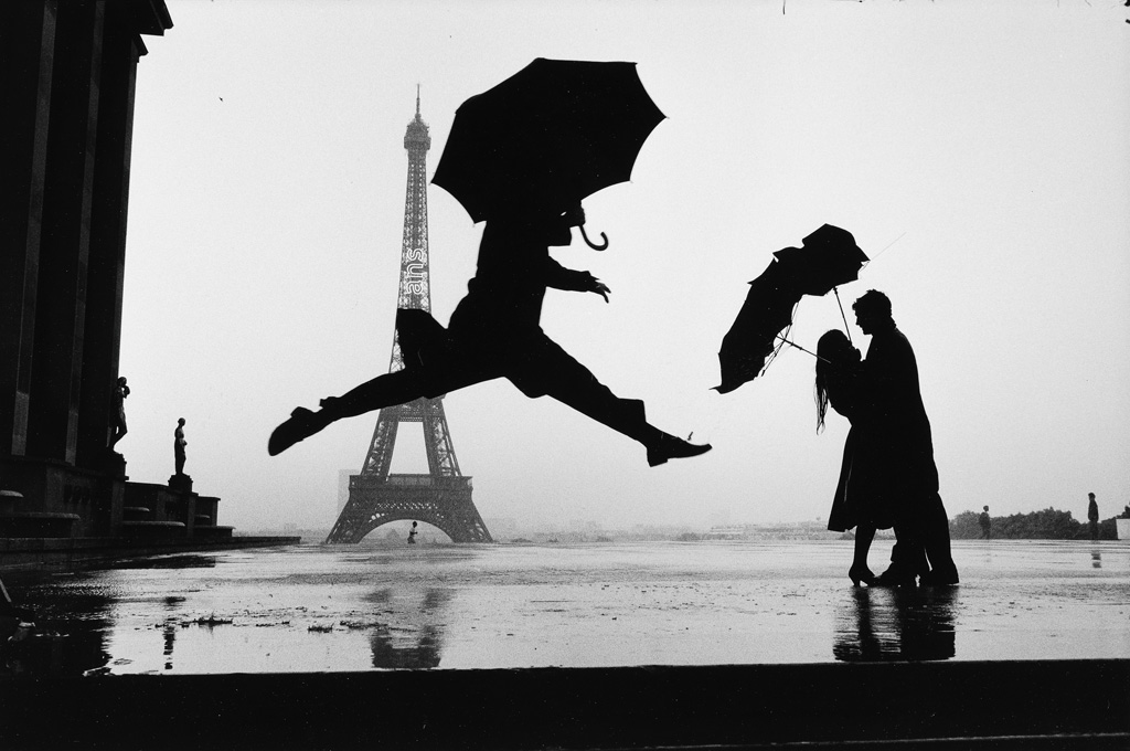 Appraisal: ELLIOTT ERWITT - Paris Silver print the image measuring x