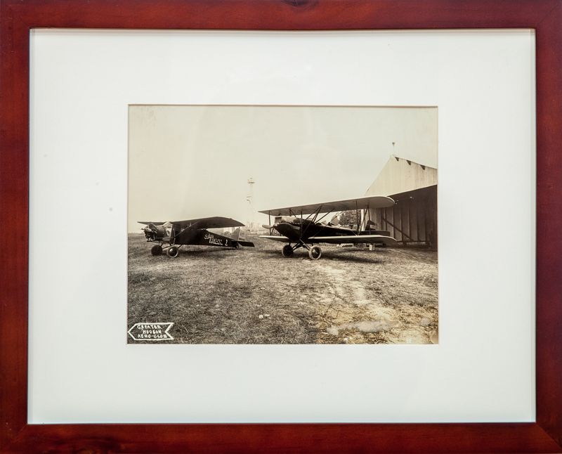 Appraisal: VIEW OF HUDSON ST LOUIS ROBIN AT COLUMBIAVILLE AIRPORT Black