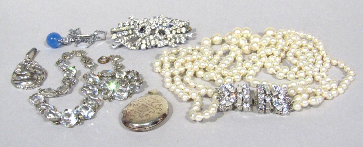 Appraisal: Various jewellery and effects to include a faux pearl necklace