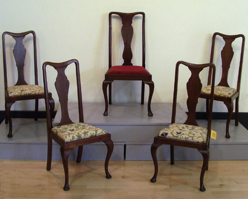 Appraisal: Five Queen Ann style dining chairs