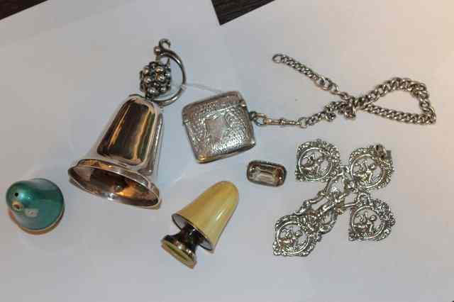 Appraisal: A SILVER VESTA CASE together with a silver watch chain