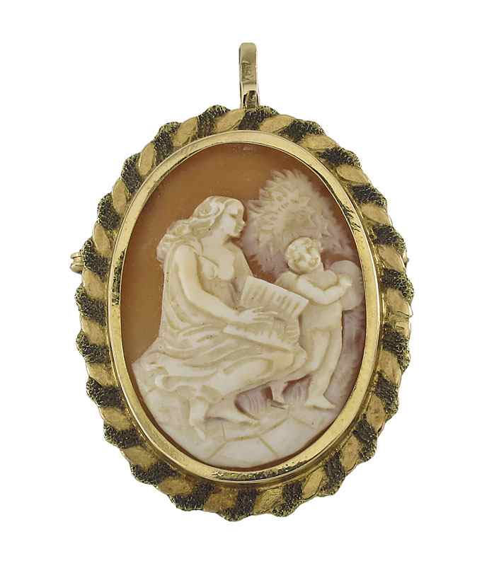 Appraisal: K FRAMED CARVED SHELL CAMEO BROOCH PENDANT K yellow gold