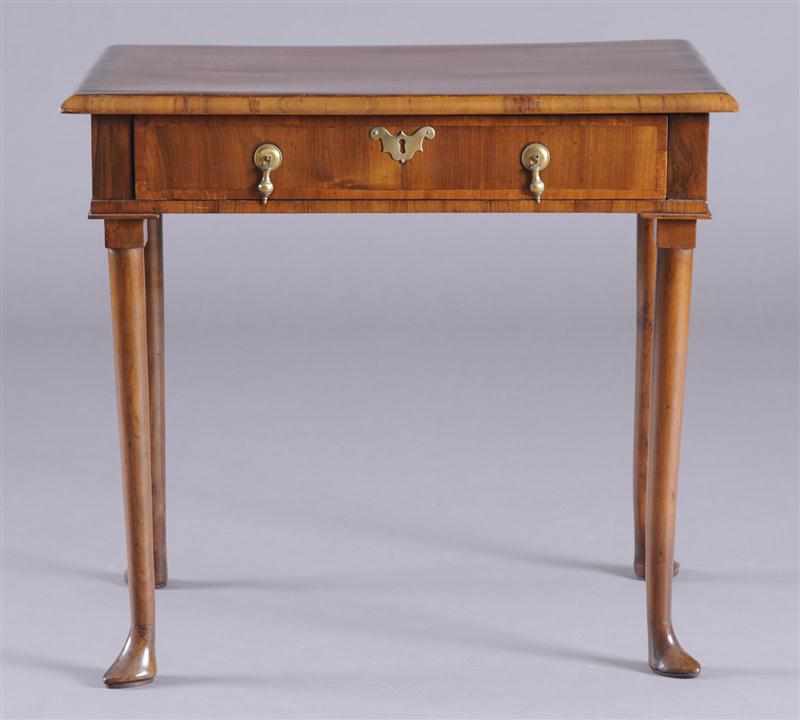 Appraisal: QUEEN ANNE INLAID WALNUT SIDE TABLE The crossbanded top above