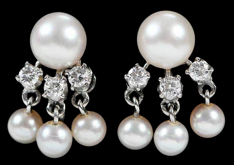 Appraisal: kt Diamond and Pearl Earclips each with three round brilliant