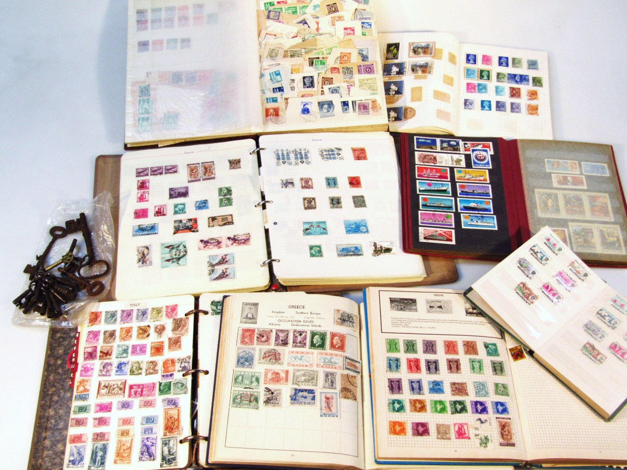 Appraisal: Various GB and other world used stamps collectors stamps etc