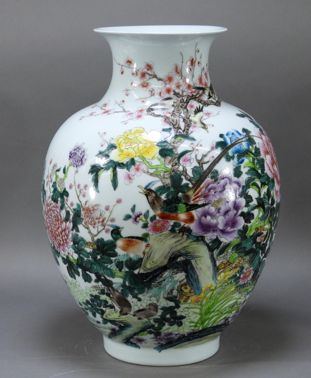 Appraisal: EXCEPTIONAL LG CHINESE REPUBLIC FAMILLE ROSE VASE China Republic periodFinely