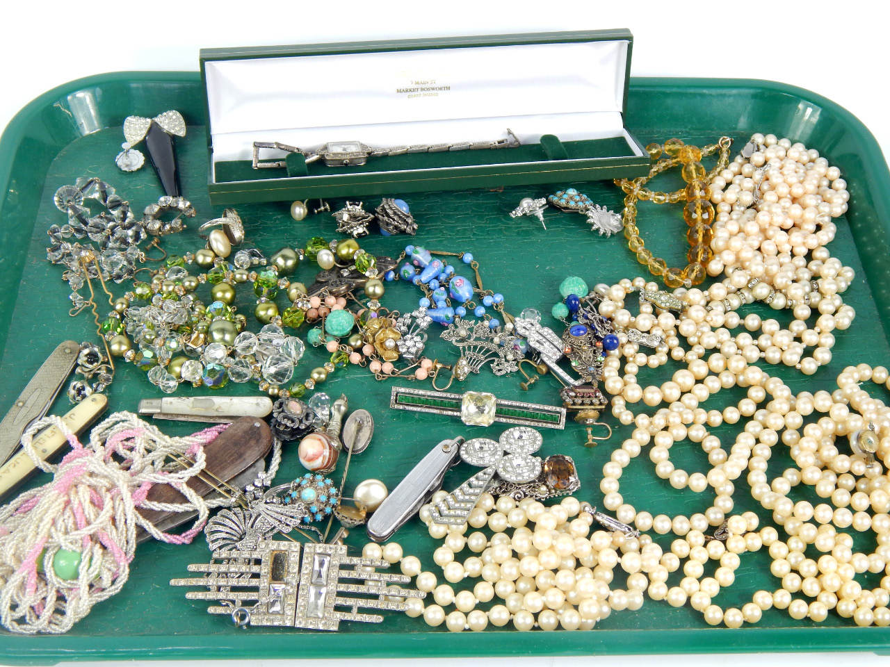 Appraisal: Silver and costume jewellery including a Victorian horseshoe brooch Art