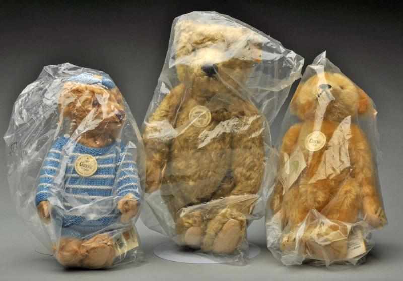 Appraisal: Lot of Classic Steiff Teddy Bears Condition Mint