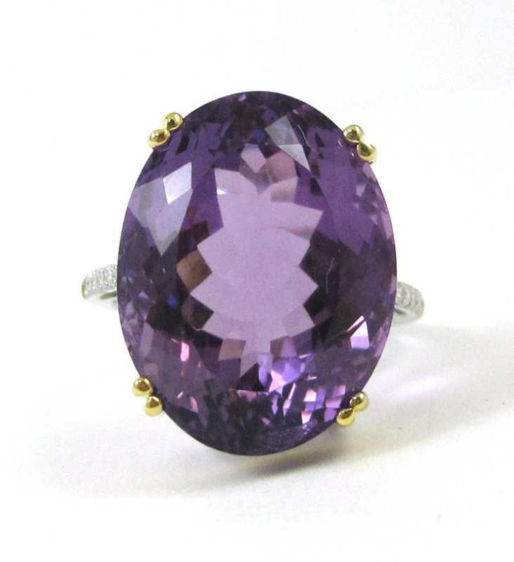 Appraisal: FOURTEEN KARAT GOLD DIAMOND AND AMETHYST RING the oval-cut amethyst