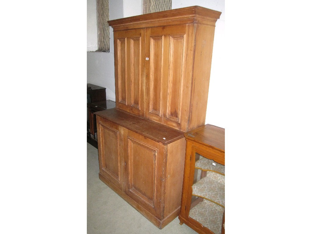 Appraisal: Pine two section cupboard