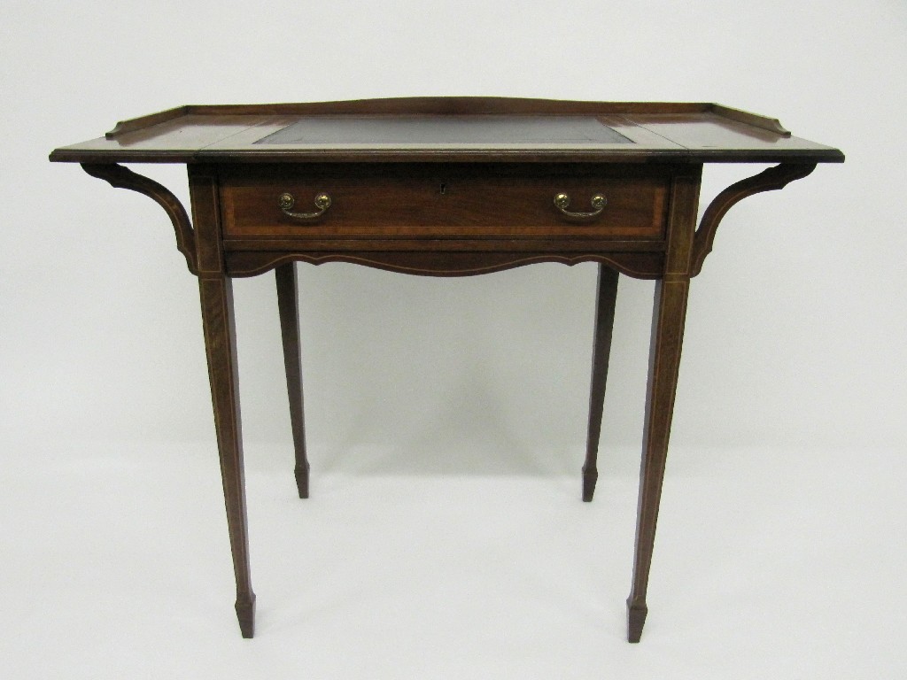 Appraisal: An Edwardian mahogany inlaid desk with a leather inset to