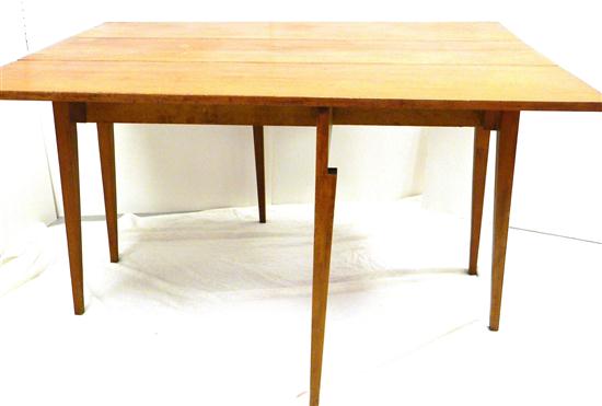 Appraisal: Federal dining table early th C oblong top and leaves