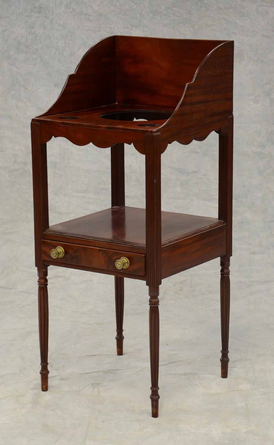 Appraisal: Mahogany Sheraton open wash stand with high dovetailed gallery reeded