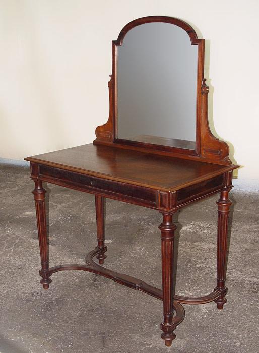 Appraisal: WALNUT VENEERED DRESSING TABLE WITH MIRROR Single drawer with lock