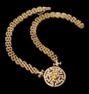 Appraisal: K yellow gold necklace alternating two and three link chain