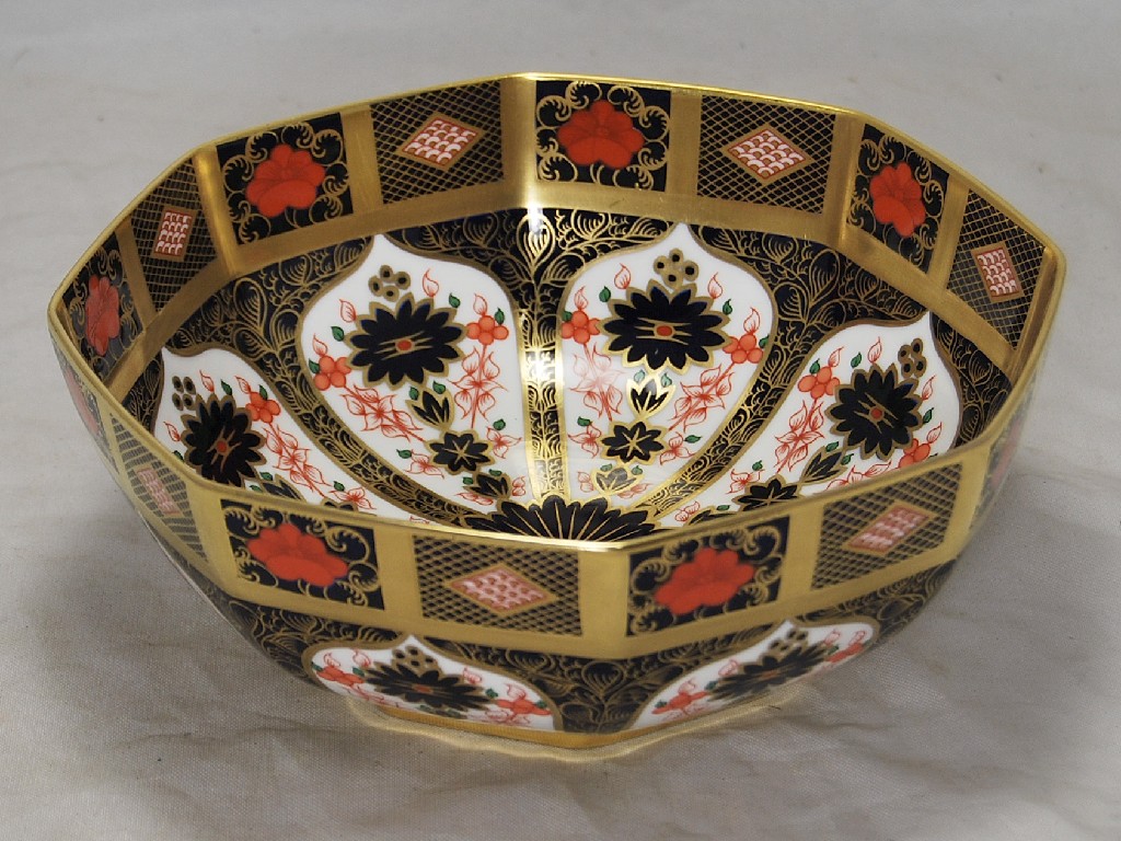 Appraisal: A large Royal Crown Derby Imari octagonal bowl patt no