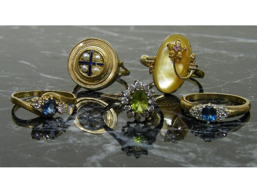 Appraisal: Five assorted gold dress rings gm