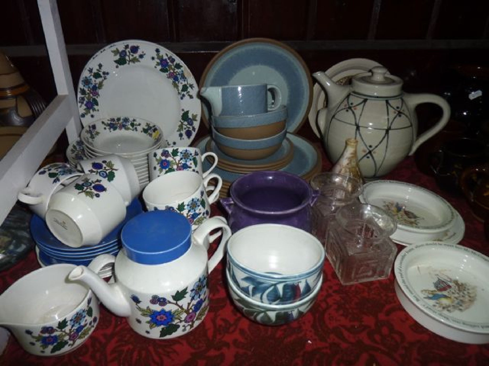 Appraisal: An extensive quantity of mixed ceramics comprising a quantity of