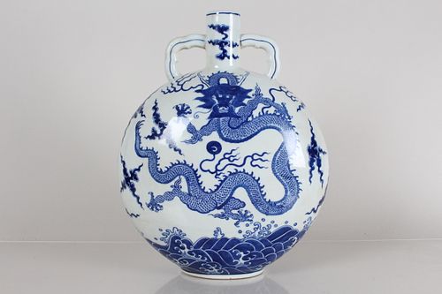 Appraisal: A CHINESE DUO-HANDLED DRAGON-DECORATING BLUE AND WHITE A Chinese Duo-handled