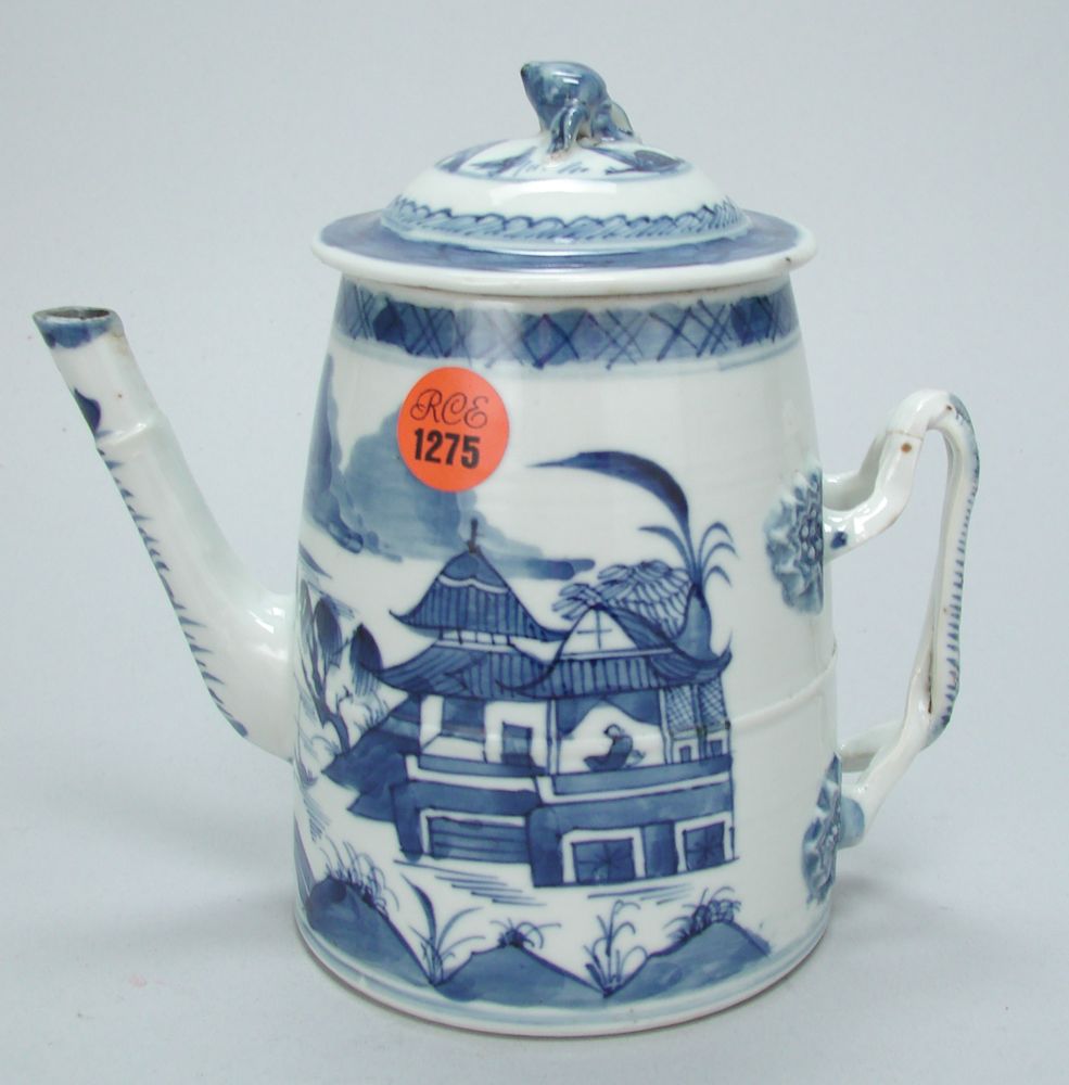 Appraisal: CHINESE EXPORT CANTON PORCELAIN COFFEEPOT th CenturyIn tapered form with